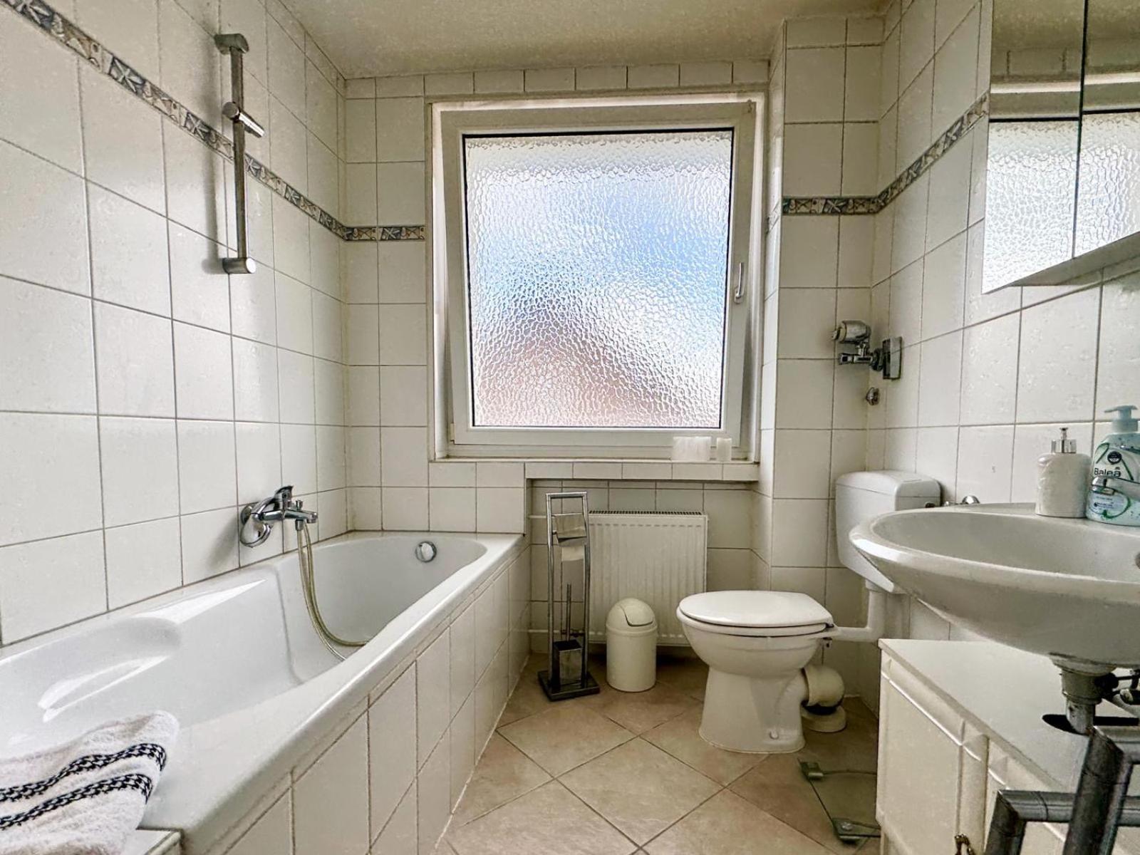 Gepflegte 3 Zimmer Wohnung! Hannover Esterno foto